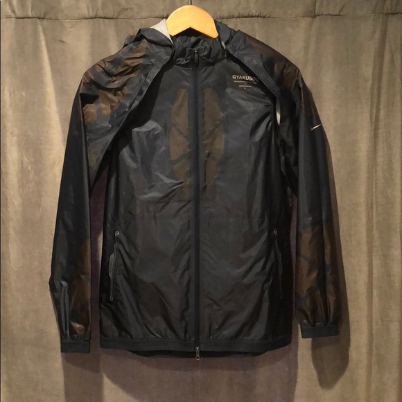 gyakusou running jacket